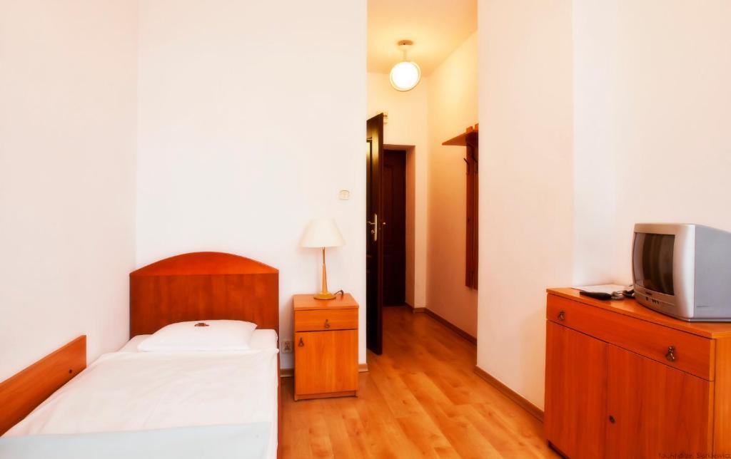 Ds Cztery Pory Roku Hostel Gdansk Room photo